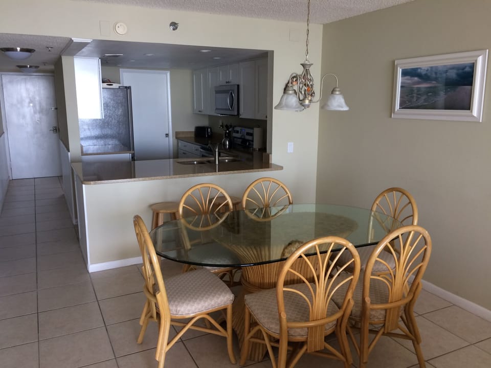 Dining Room [1/3]