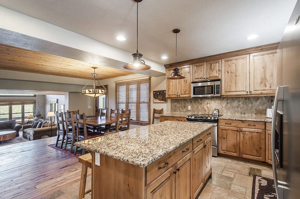Spacious chef's kitchen, great for entertaining friends and family.