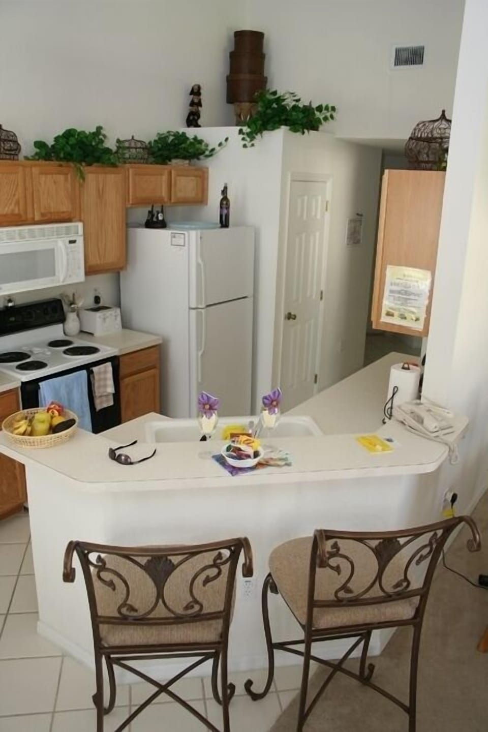 Full Kitchen with all you need in.
Fab breakfast bar great for chatting at.