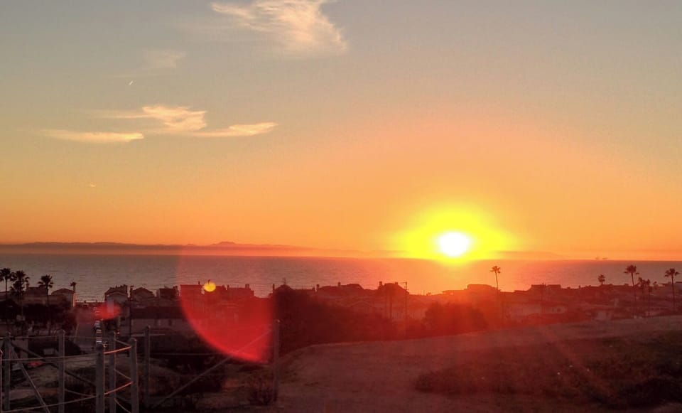 From the adjacent "Sunset Bluff" you can watch the sunset behind Catalina Island