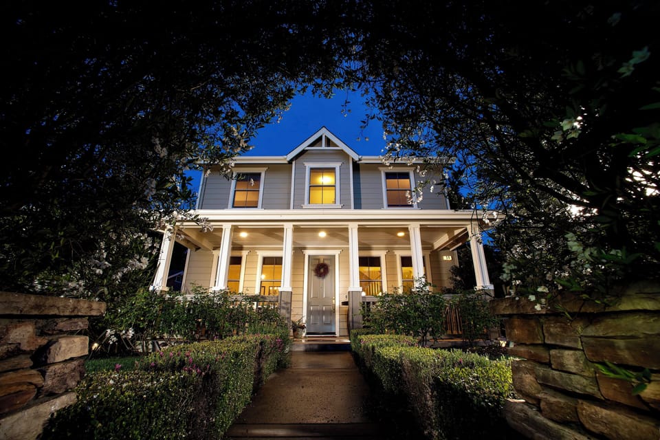 Just a short 5 minute stroll to the French Laundry, shops wineries & restaurants