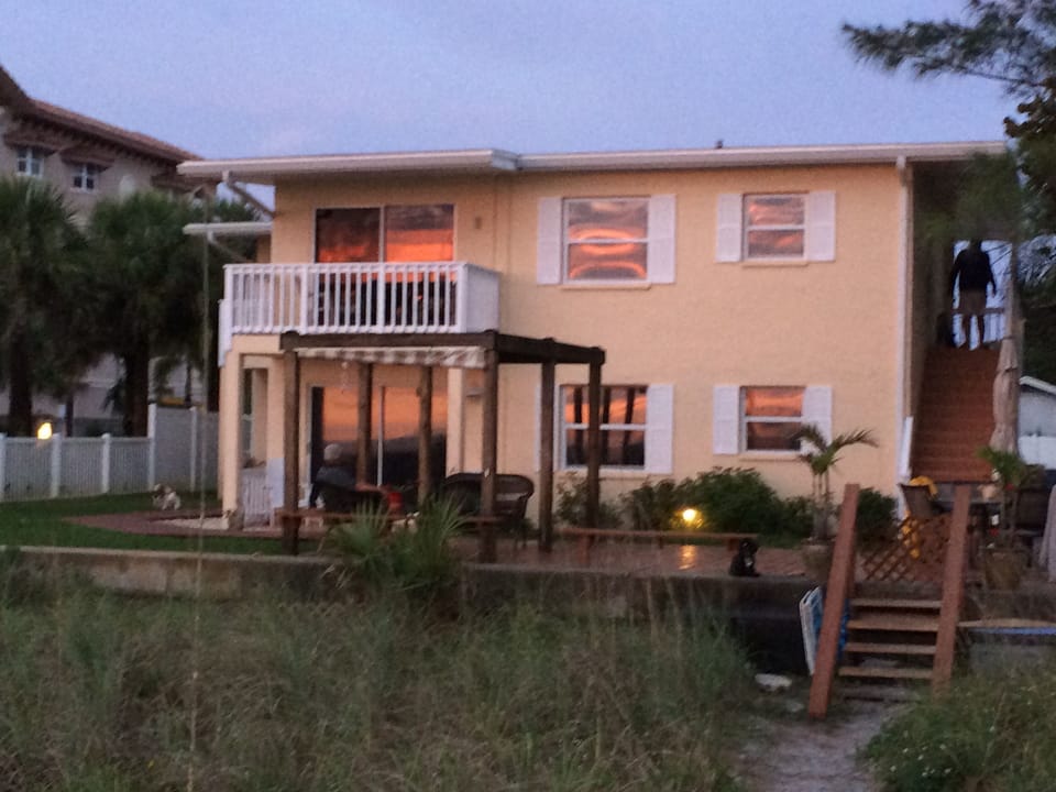 Sunsetkist Nest