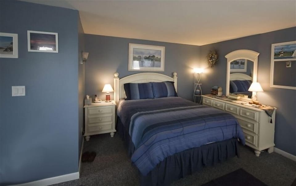 Main room queen bed