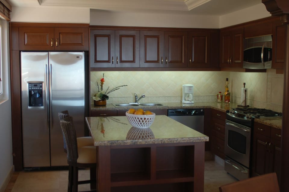fully kitchen / granite