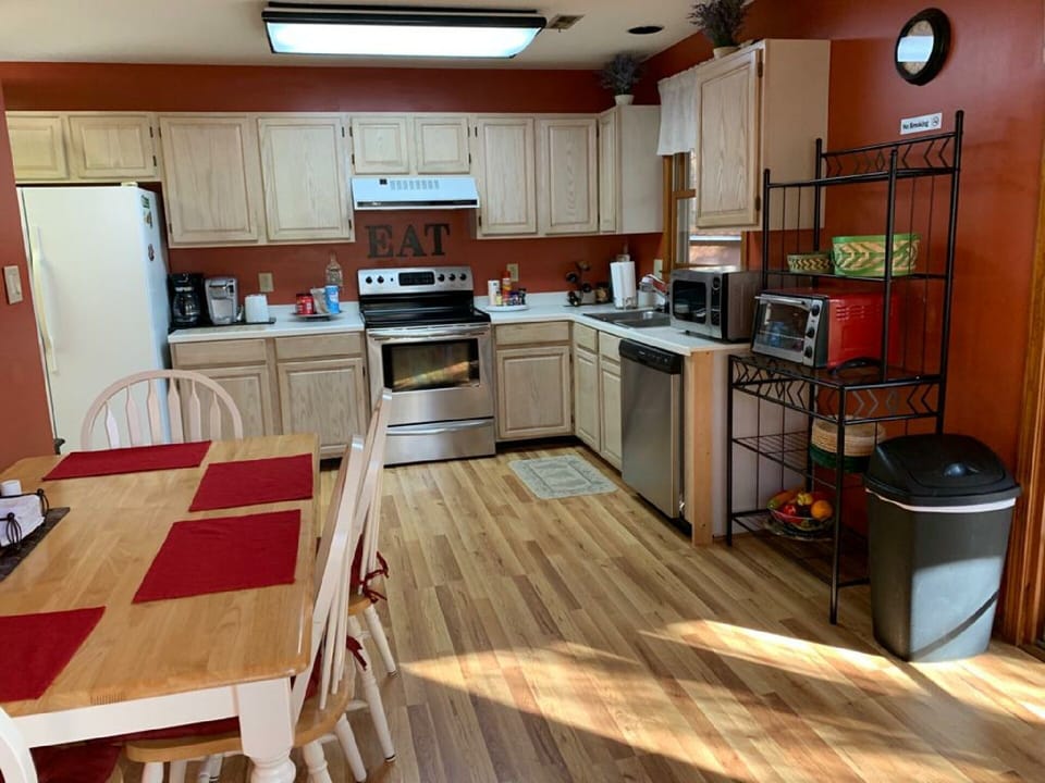 eat in kitchen 