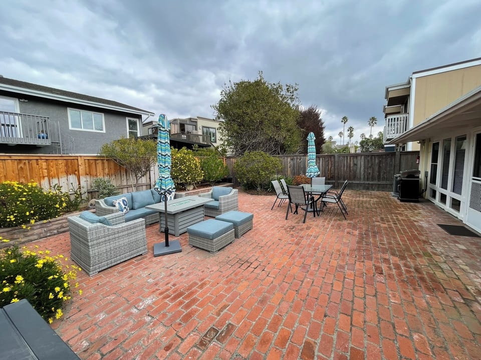 Outdoor dining table for 6