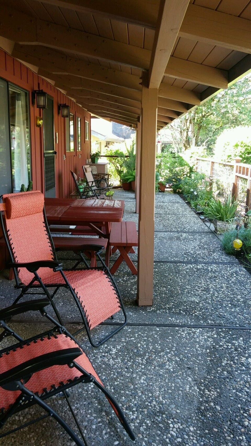 Patio: Peaceful patio that everyone enjoys. Western sunsets, picnic table, BBQ.