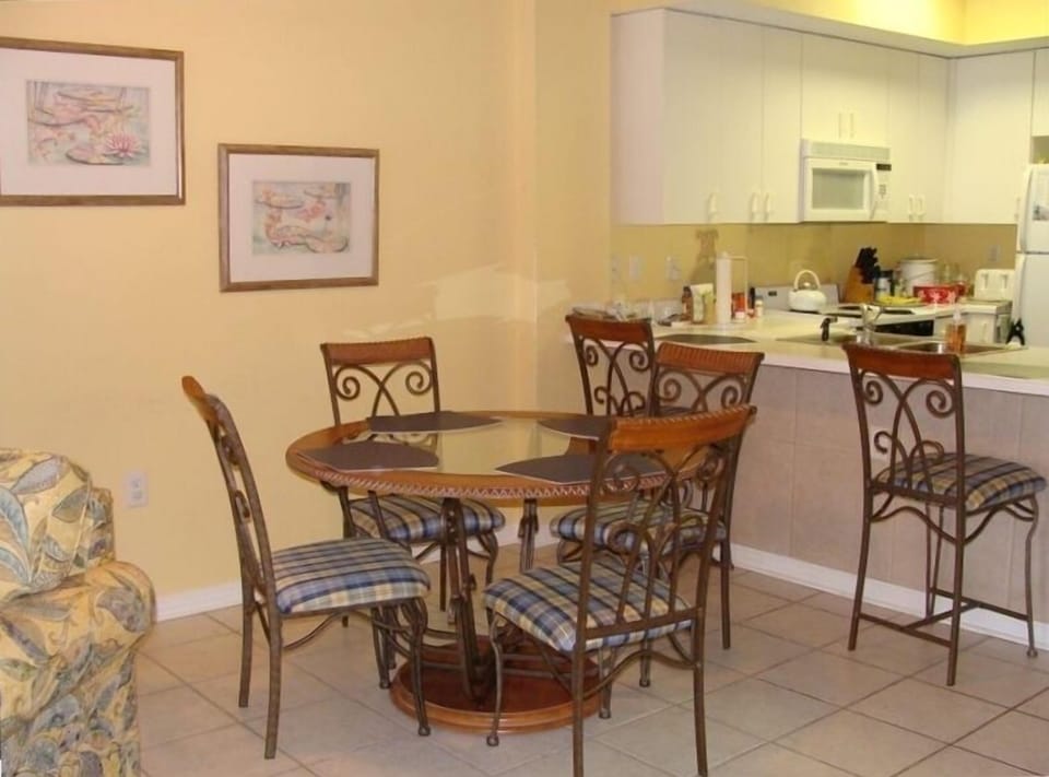 Dining/Kitchen area