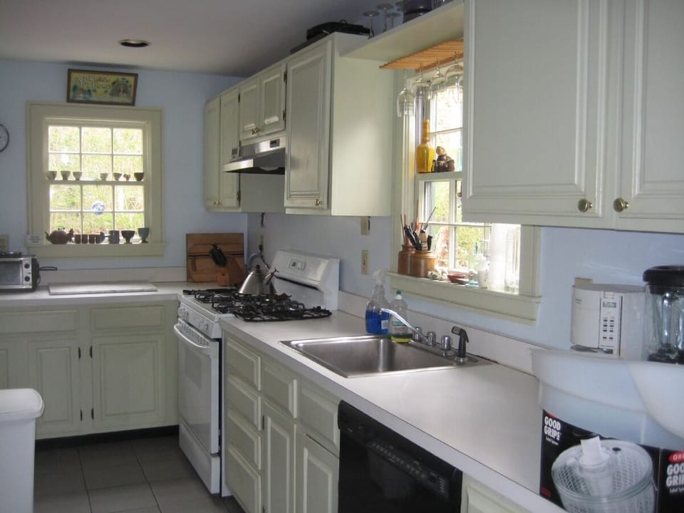 Fully Equipped Big & Bright Kitchen