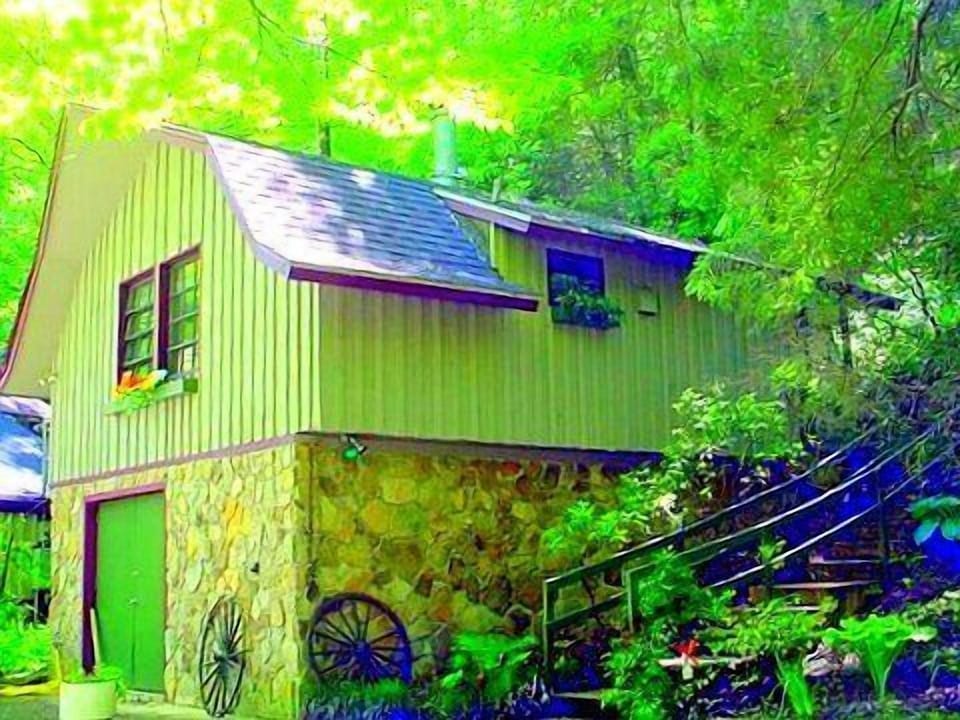 Side walk up to covered porch