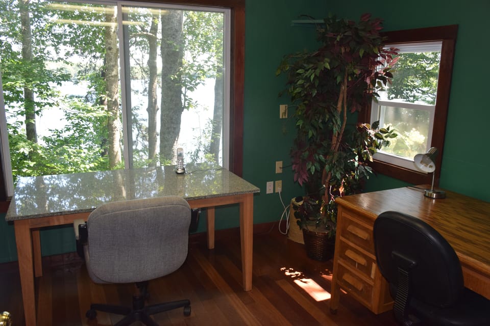 Spacious detached office with wonderful lake views.