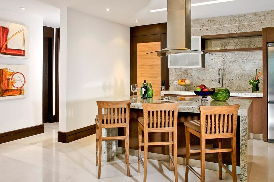 The Grand Luxxe fully stocked kitchen with full size appliances