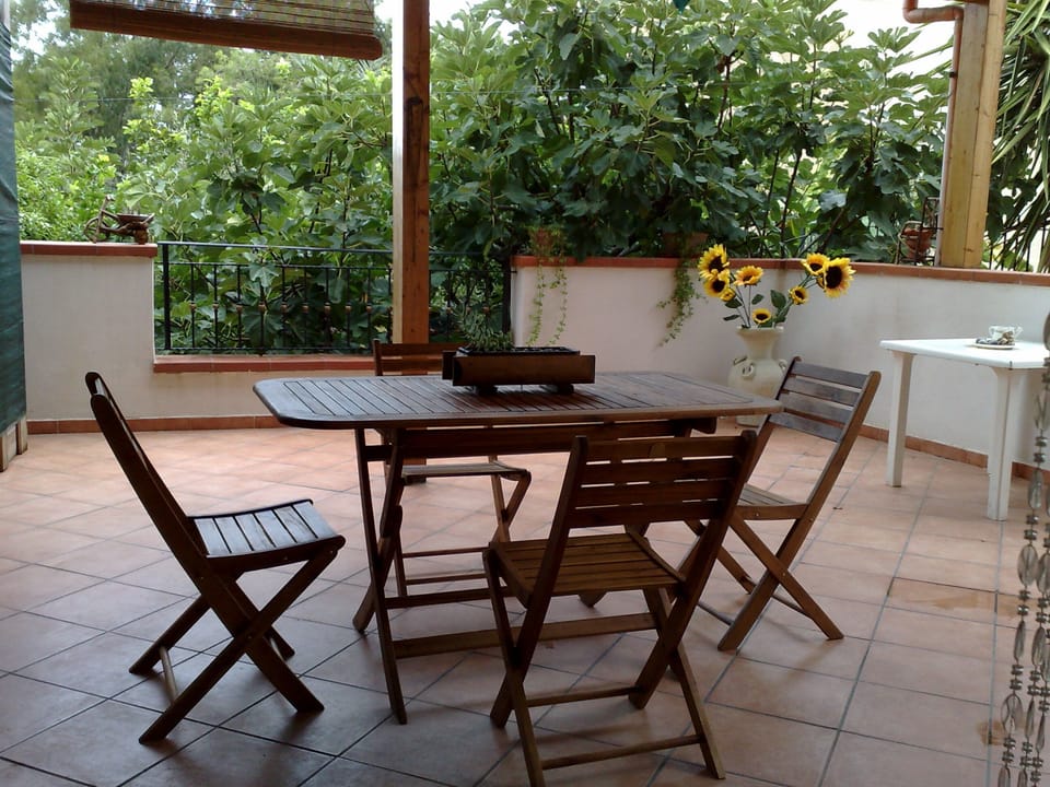 veranda overlooking the garden.