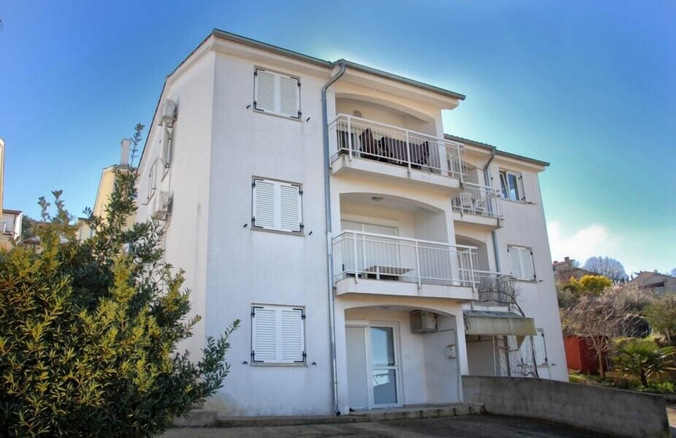 Front view of the apartment house.