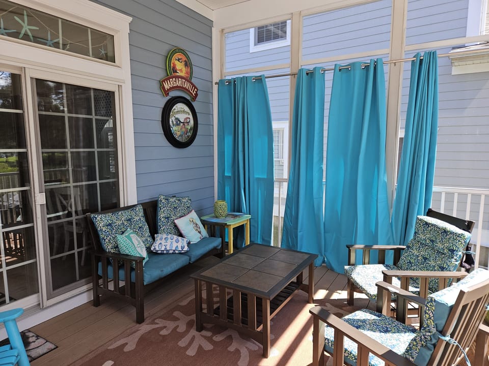 Screened in Back Porch and Sliding Doors