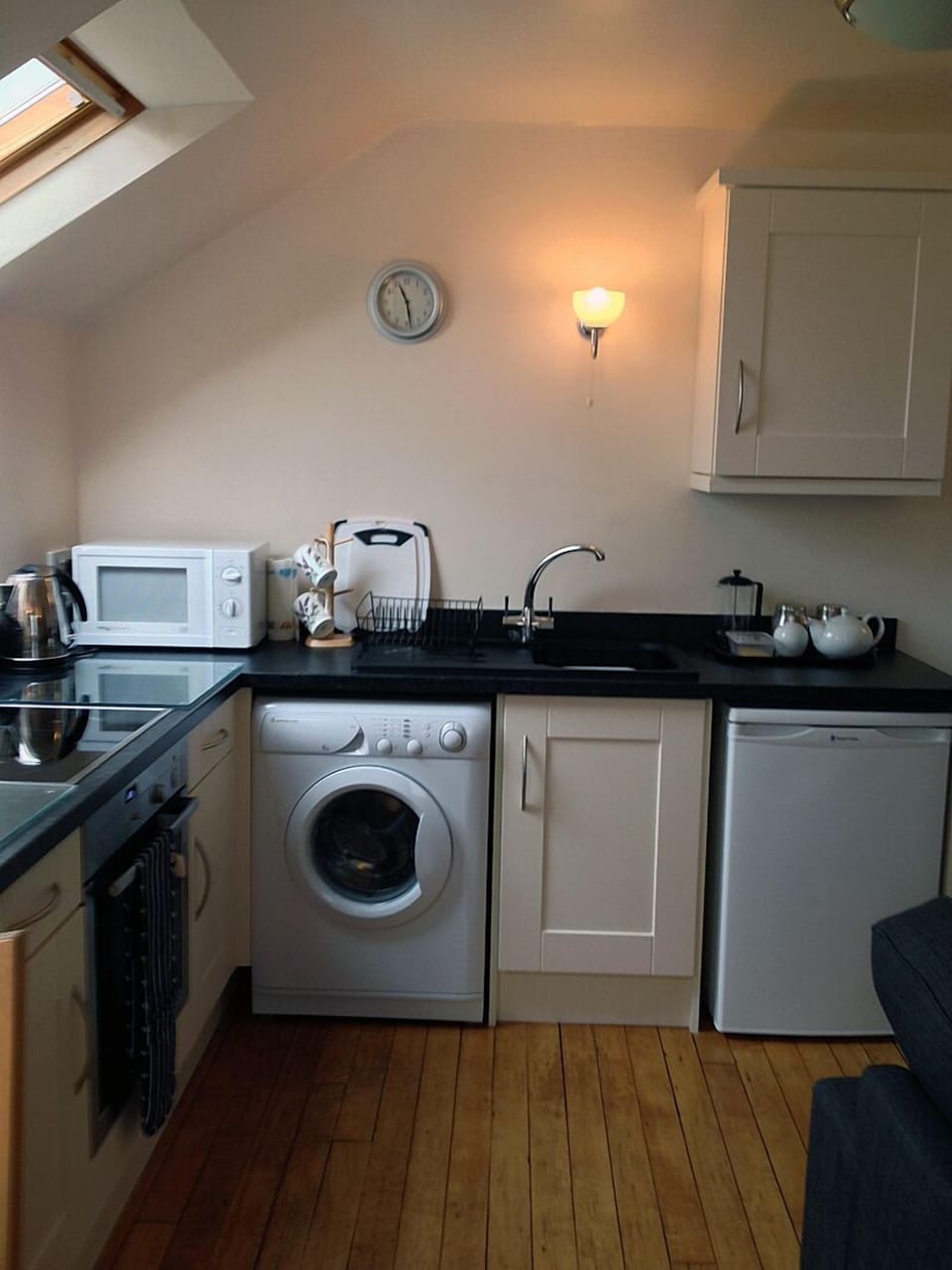 Kitchen: Induction Hob, Electric oven, Microwave, Washing Machine, Fridge