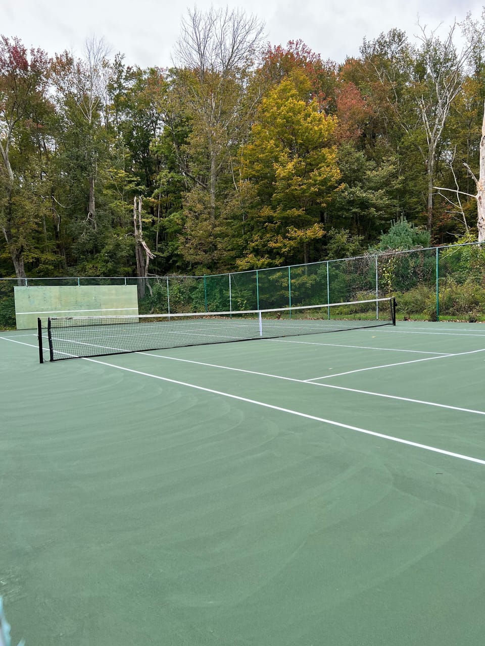 Tennis court newly resurfaced and painted- bring your own raqueta and balls 