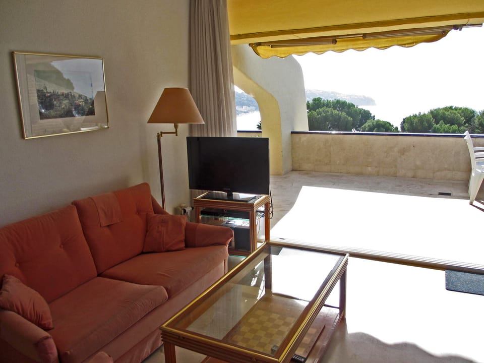Direct access from livingroom to terrace