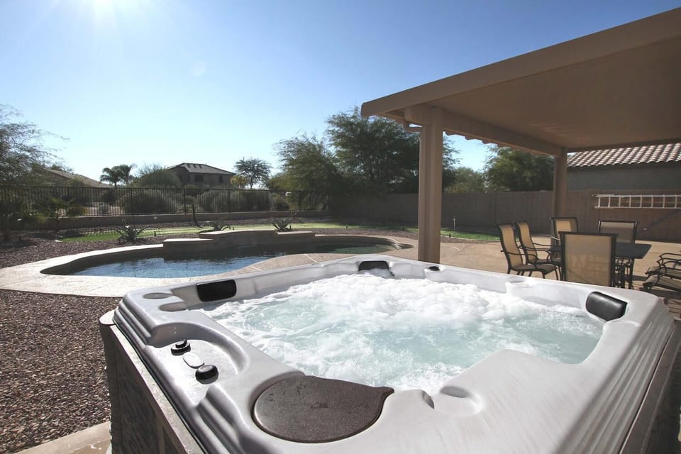 New 6 Person Hot Tub