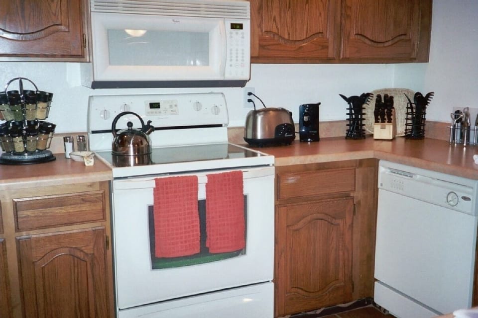 Fully equipped kitchen down to the spices!!