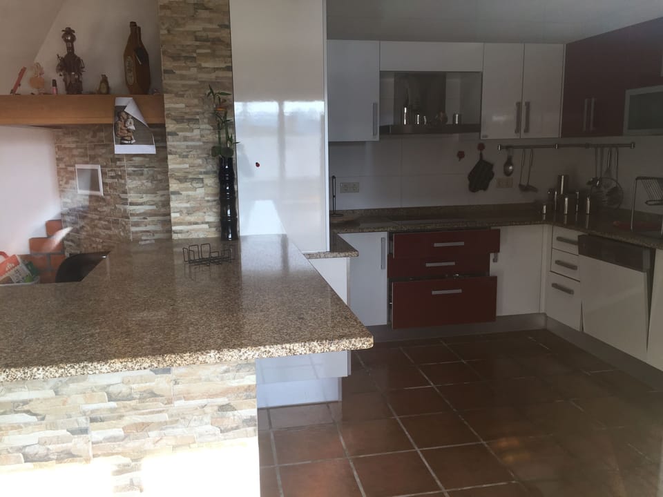 Full kitchen