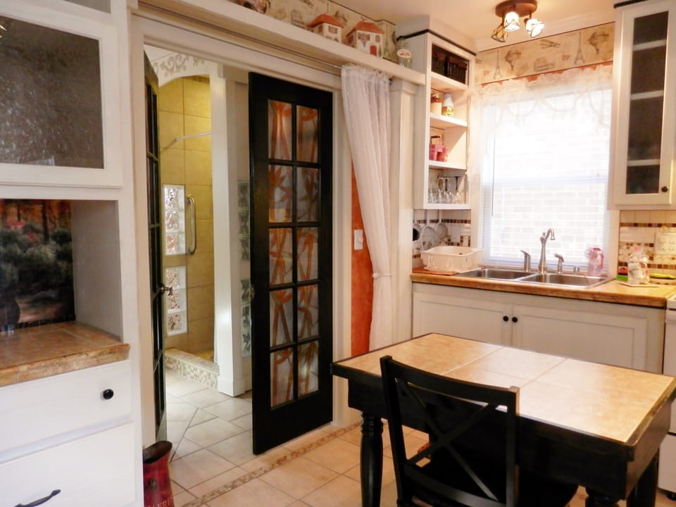 Tuscan Cottage: fully equipped Tuscan kitchen,
dishwasher, coffeemaker etc.