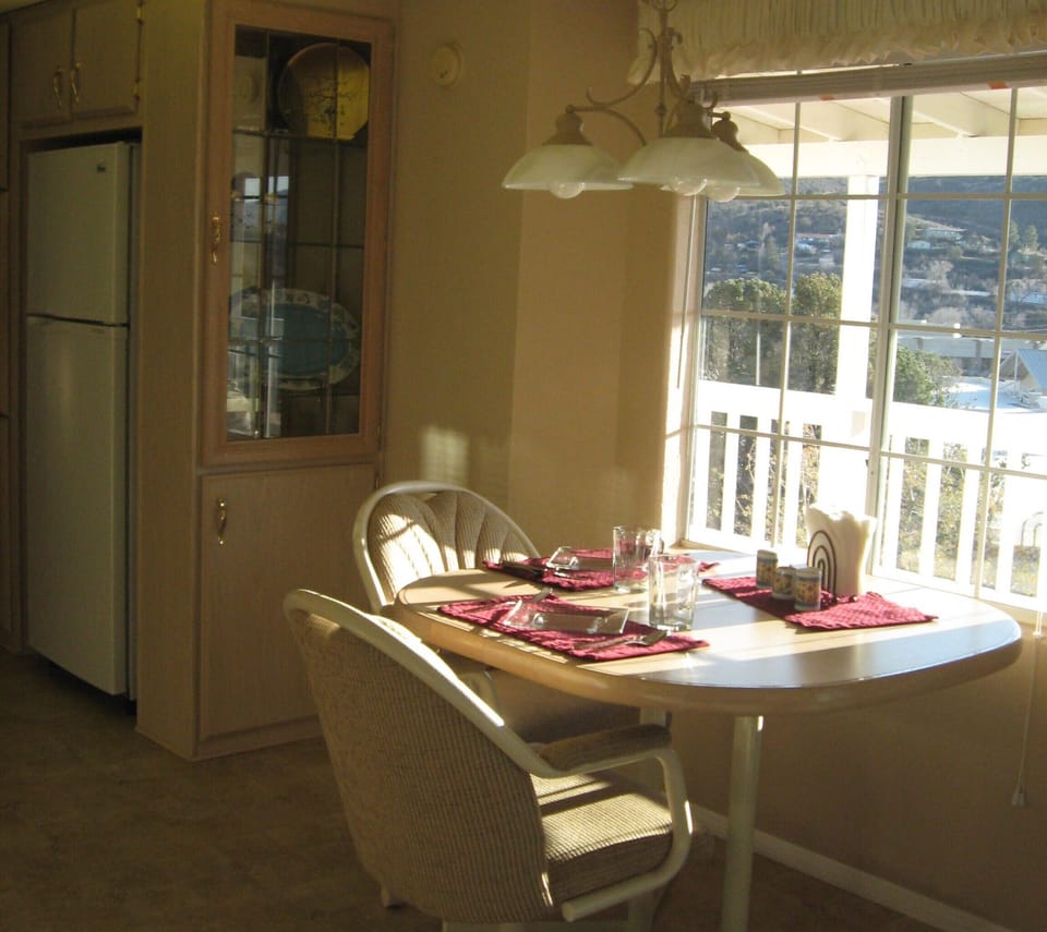 Comfortable dining with a mountain view