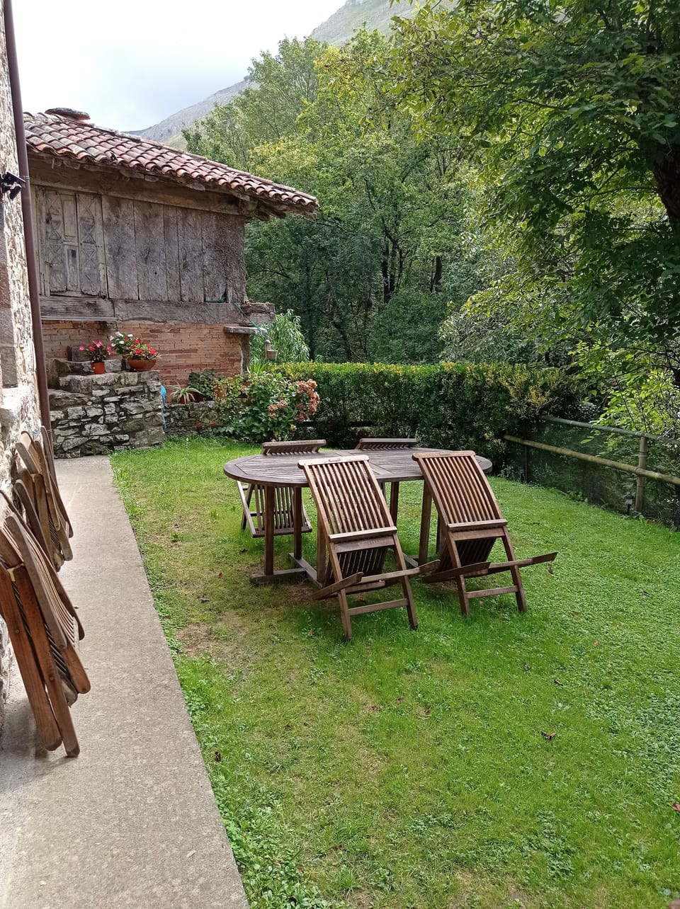 Outdoor dining