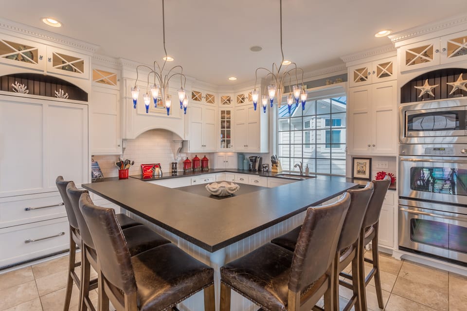 kitchen/large bar
