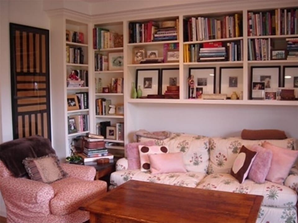 Family Room (open to LR)