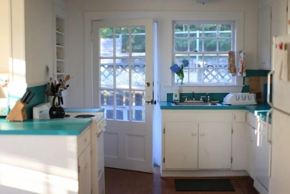 Bright, sunny kitchen