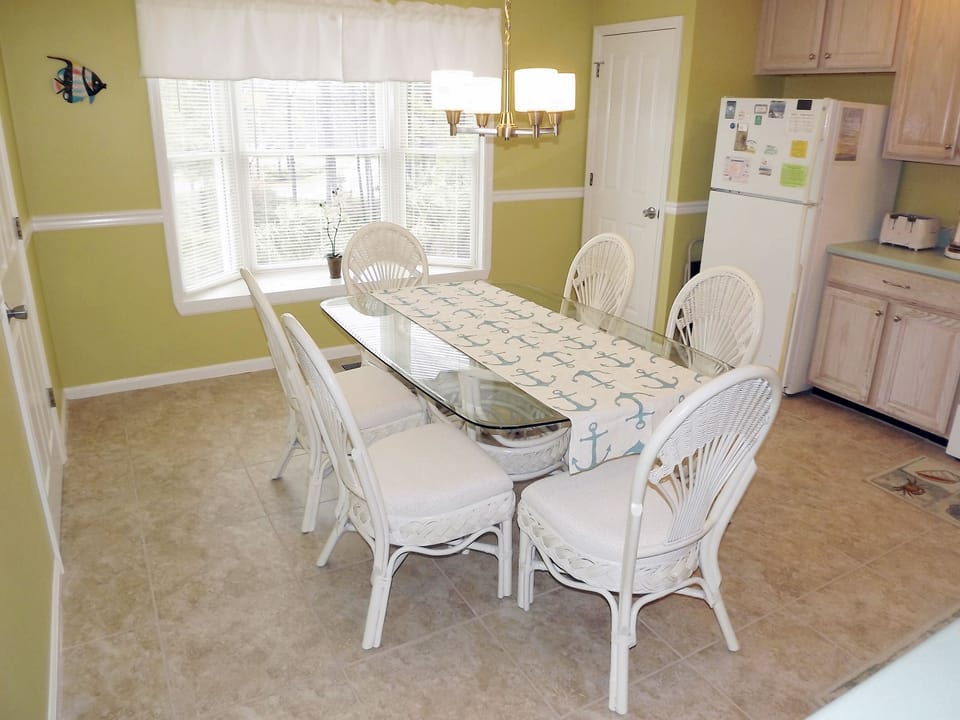 Kitchen dinette set