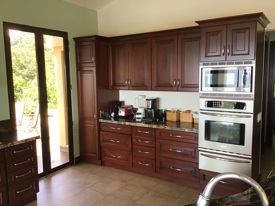 Kitchen Gorgeous hardwood cabinets, stainless steel appliances, fully outfitted.