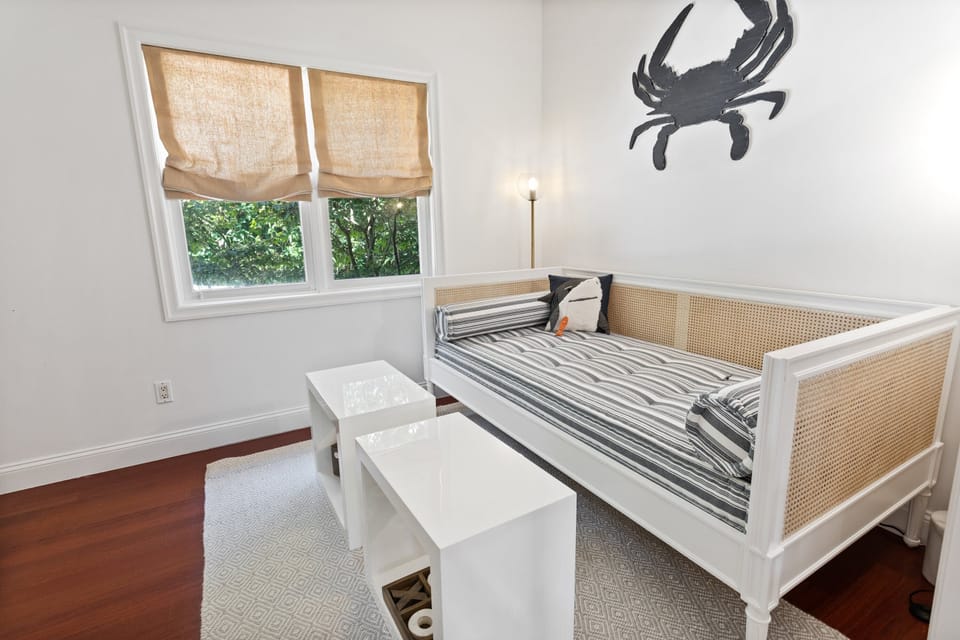 Play room / Guest bedroom with ensuite bath.