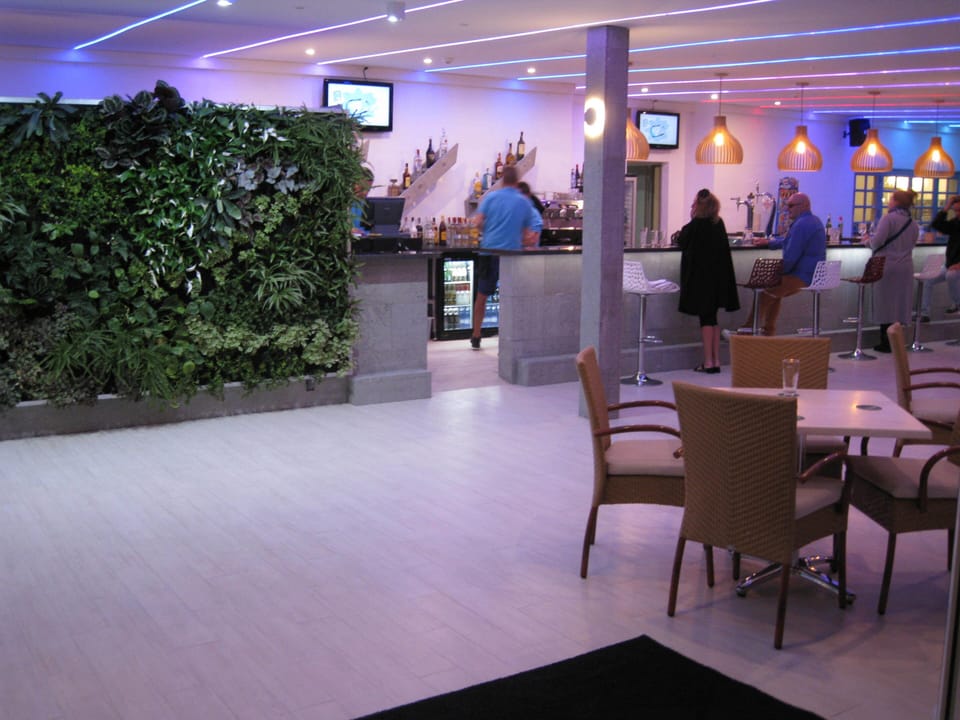 Nightly entertainment in the Las Brisas Club Bar