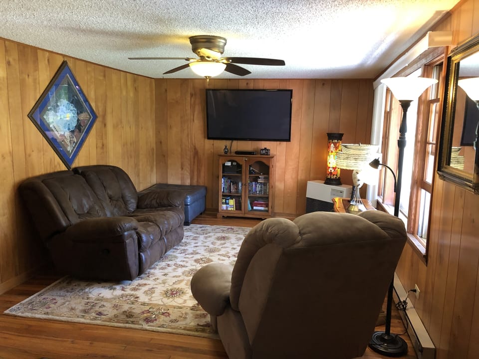 Living room 1/2