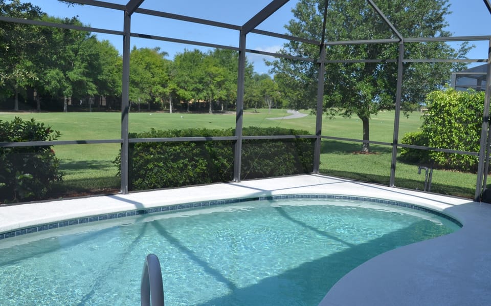 Pool with view on the golf course