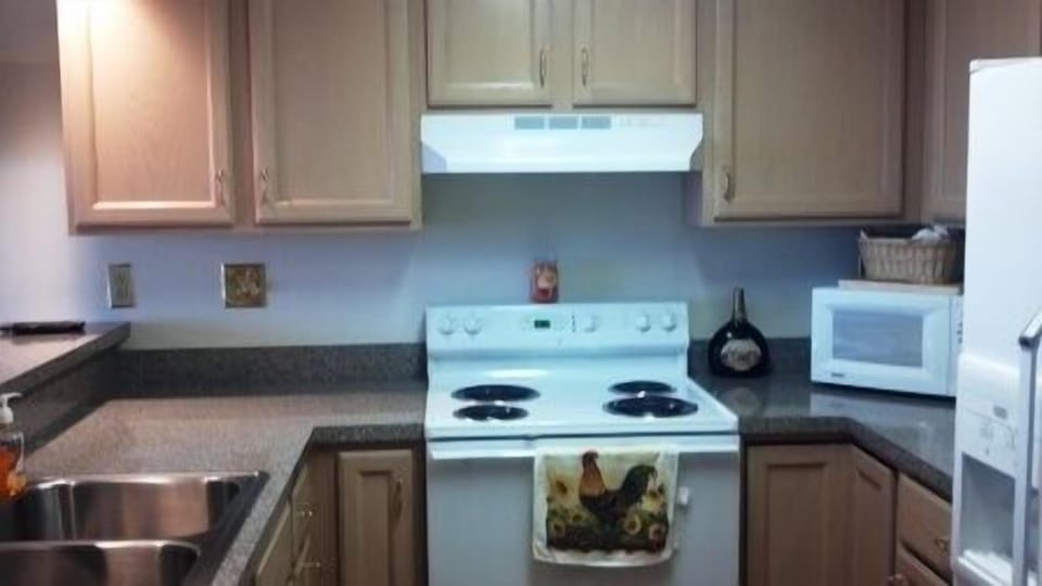 fully equipped kitchen
