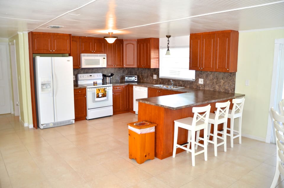 Kitchen with counter top & 3 stools