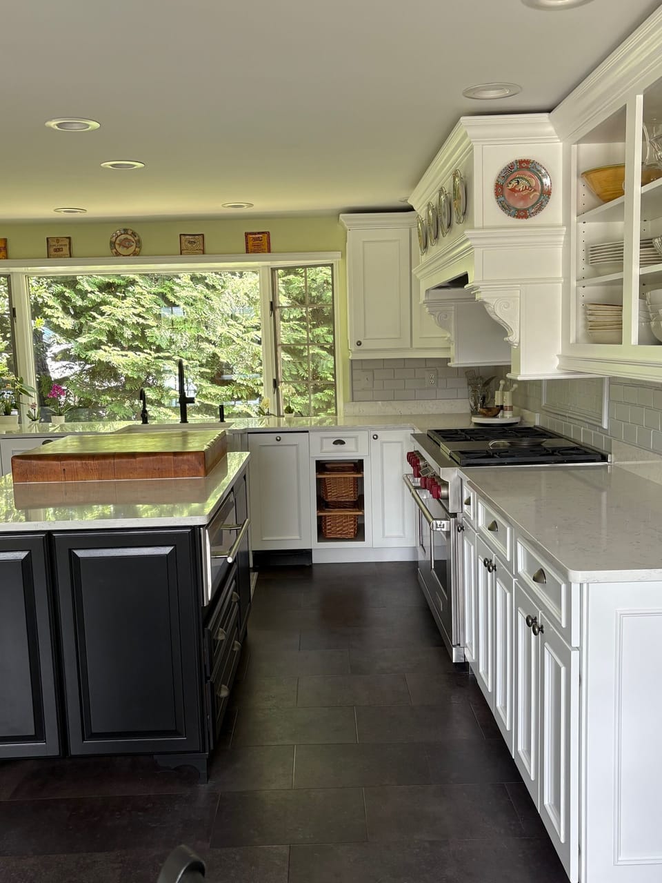 2025 - New Quartz countertops & newly painted gourmet kitchen
