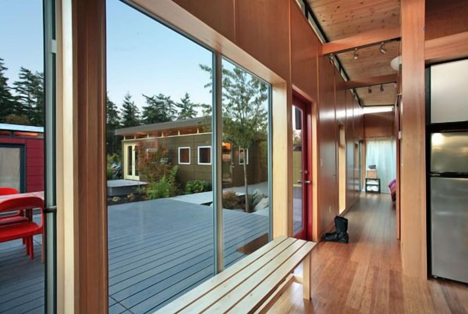 Indoor / outdoor feeling with lots of windows.