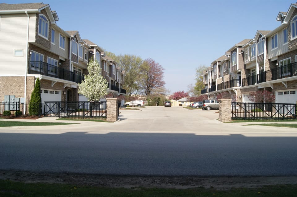 Small complex with perfect location