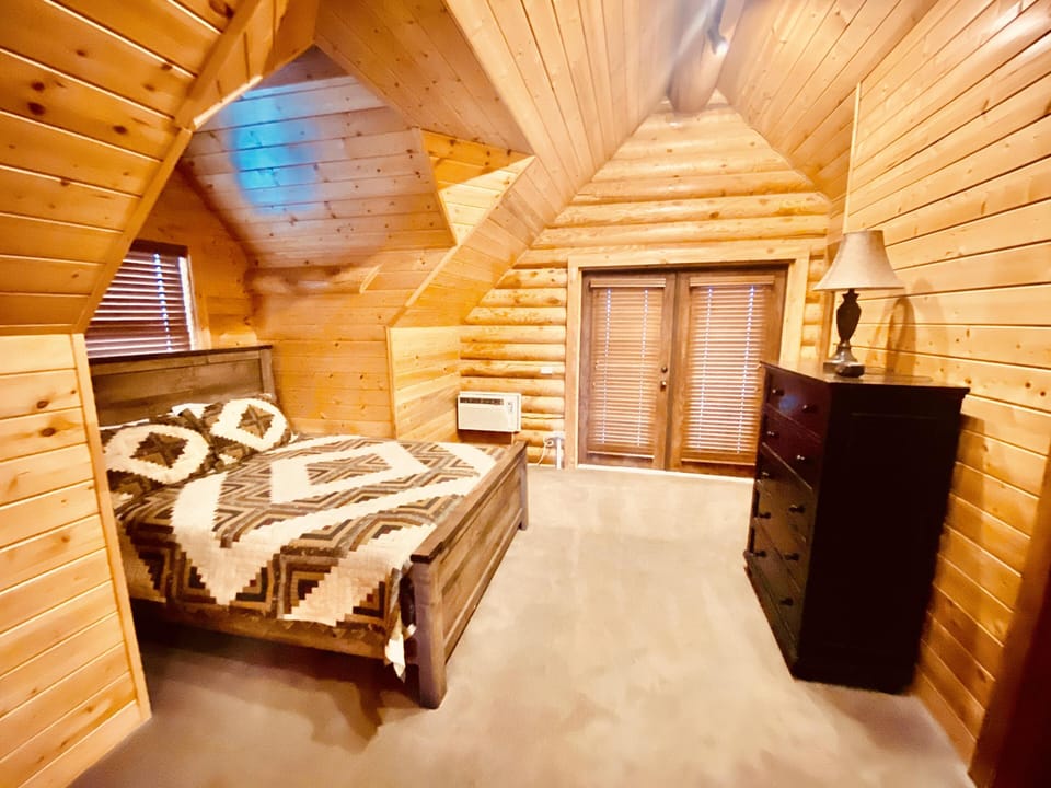 Upstairs Bedroom 2