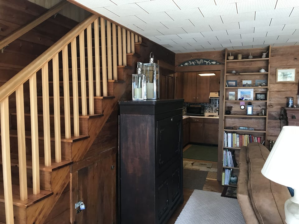 view toward kitchen