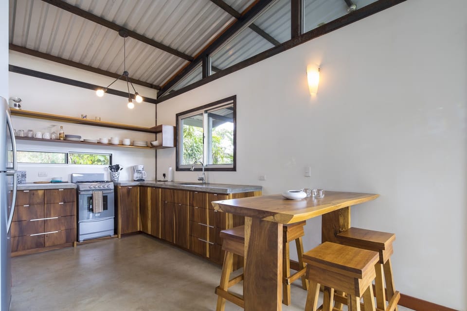 Kitchen & Dining Area