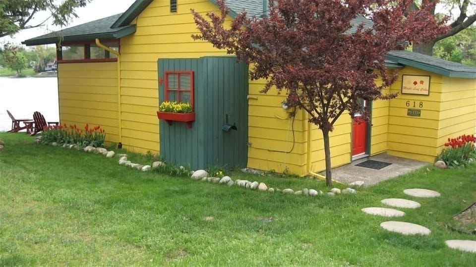 Maple Leaf Cabin