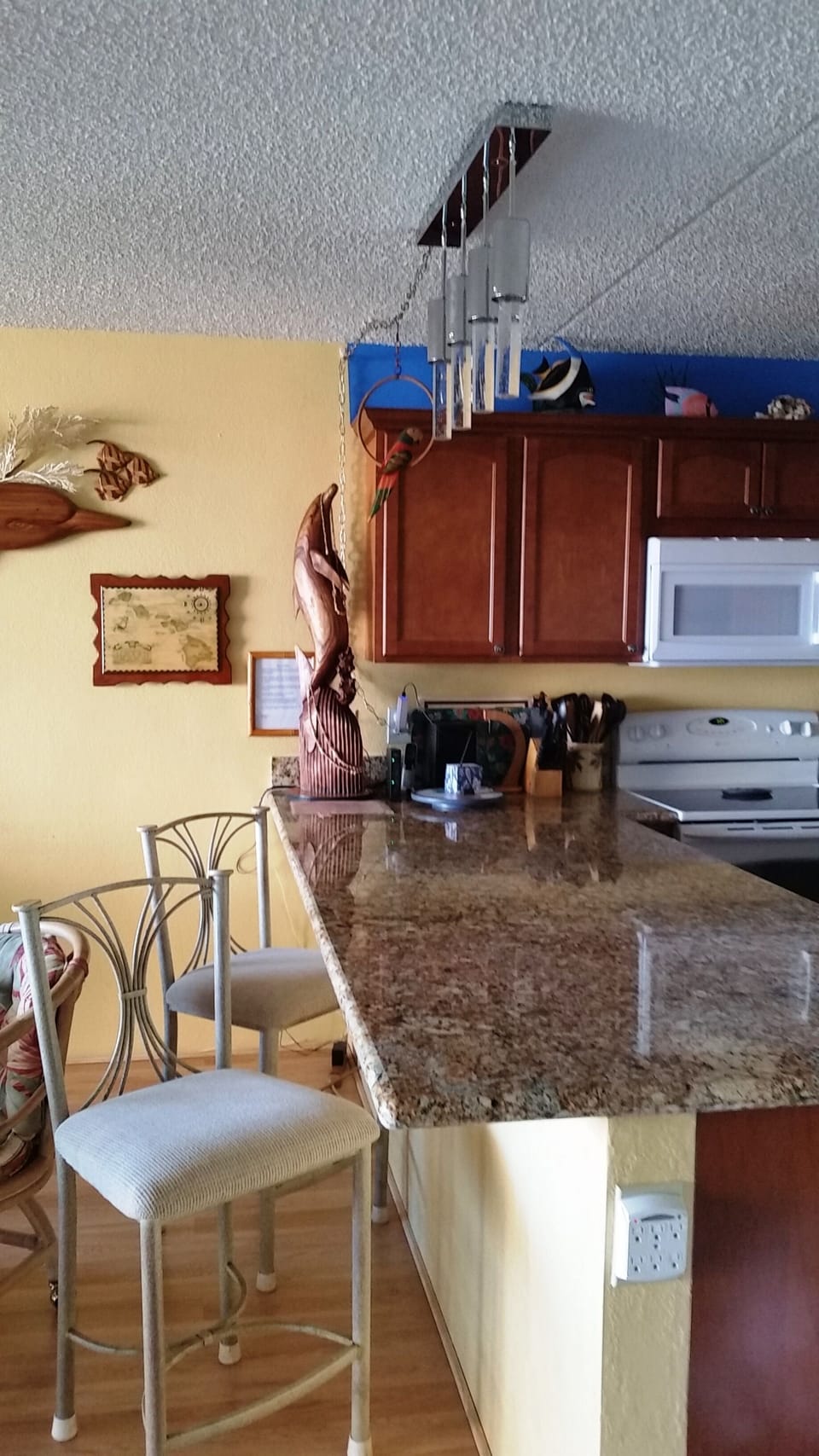 Kitchen breakfast bar