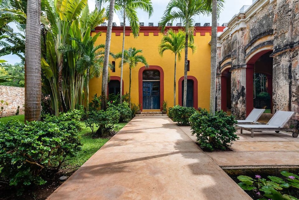 Courtyard area between Casa Vieja and Casa Nueva