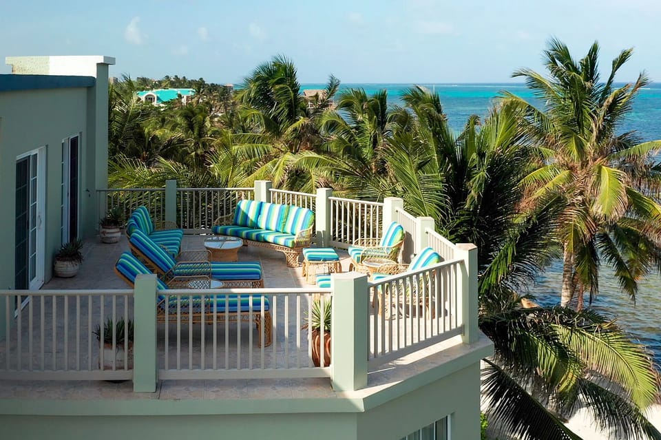 Private Rooftop Deck Overlooking the Ocean