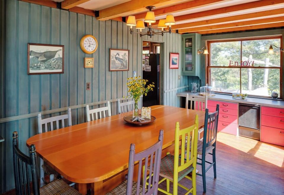 Dining area and bar with ice maker 